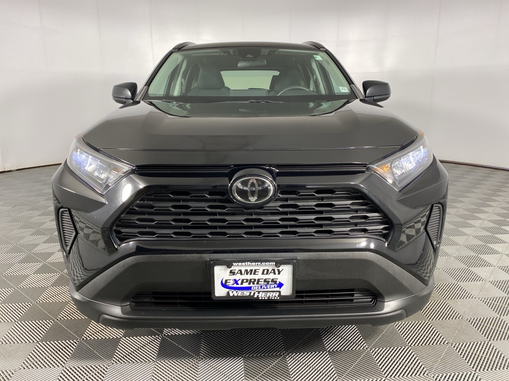 2019 Toyota RAV4 LE photo 3