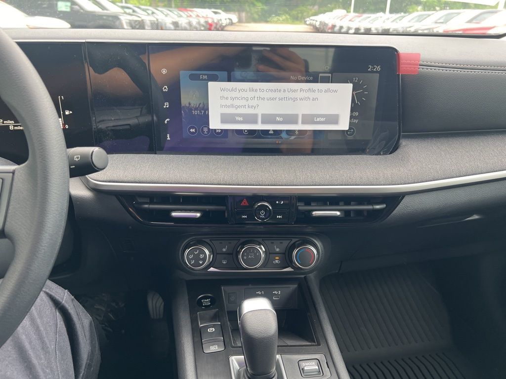 2025 Nissan Kicks SV photo 6