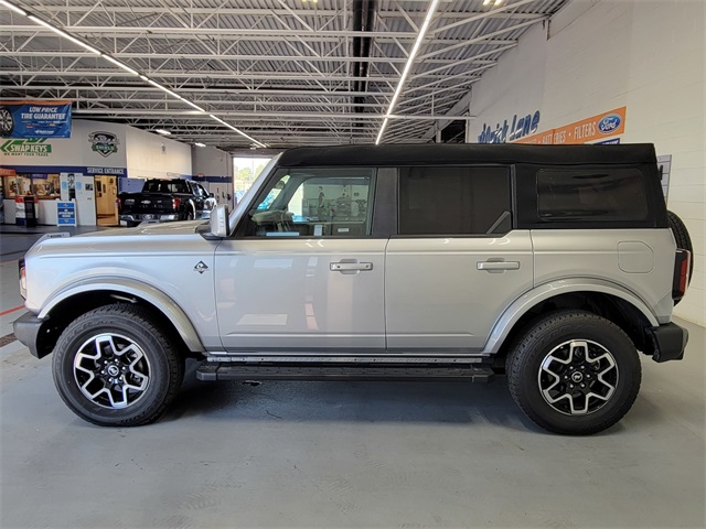 2023 Ford Bronco Outer Banks photo 8
