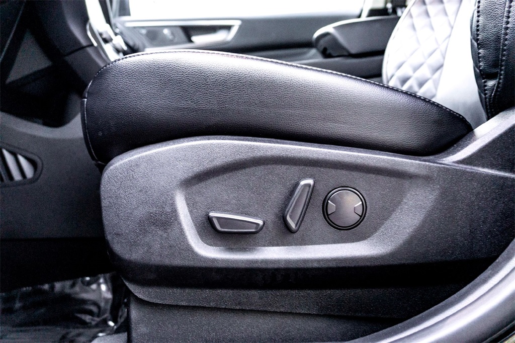 2024 Ford Edge Titanium photo 12