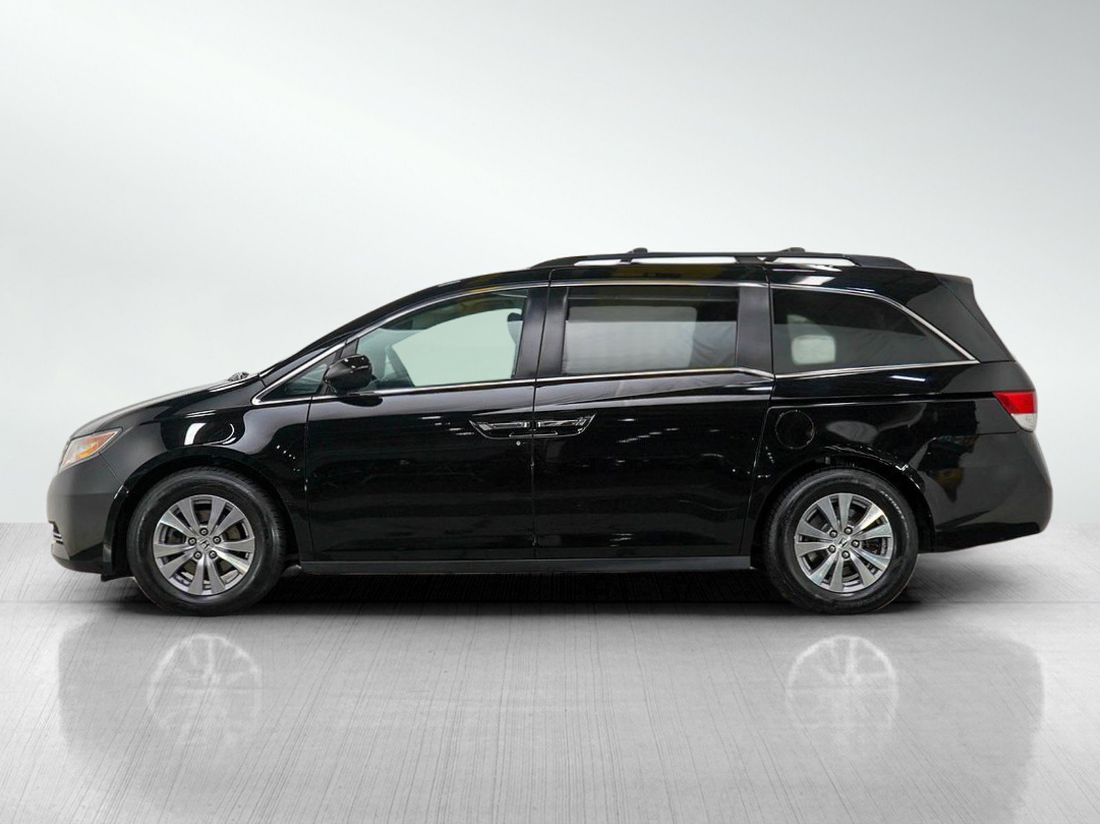 Used 2017 Honda Odyssey EX-L with VIN 5FNRL5H65HB019998 for sale in Burnsville, Minnesota