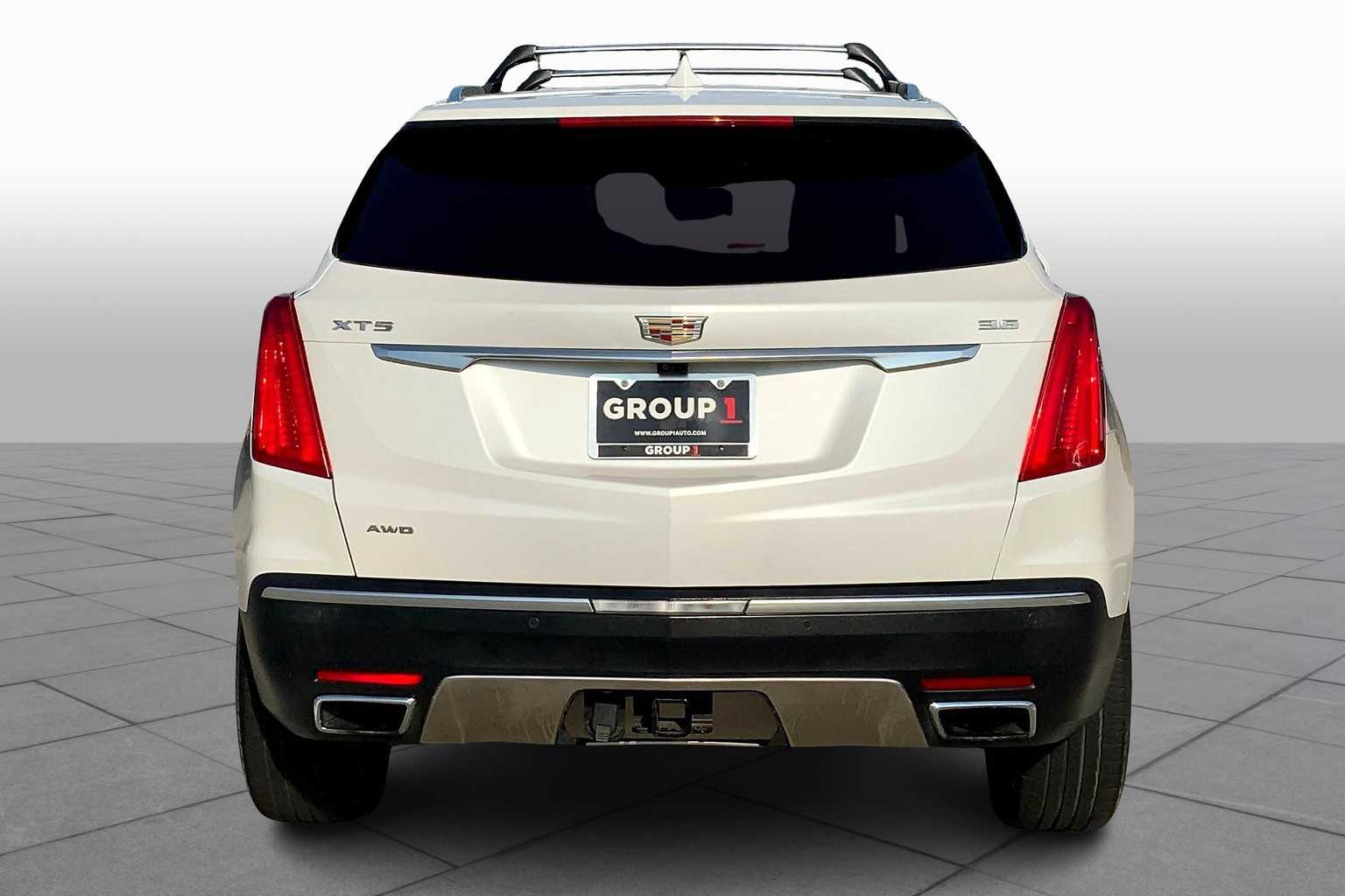 2017 Cadillac XT5 Platinum photo 3