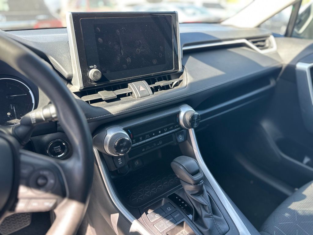 2024 Toyota RAV4 XLE photo 11