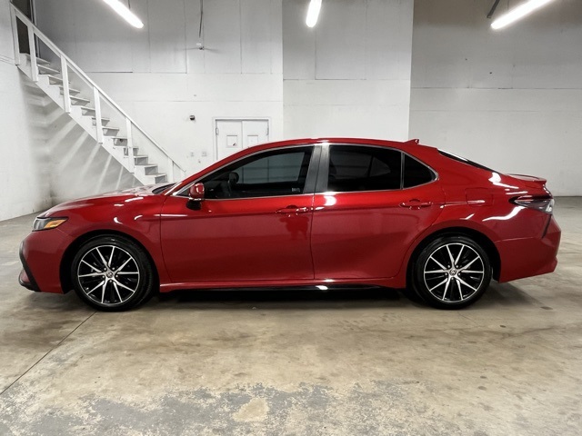 2022 Toyota Camry SE photo 4