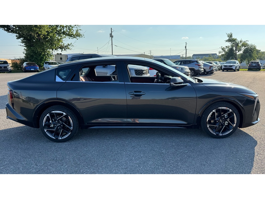 2025 Kia K4 GT-Line photo 2