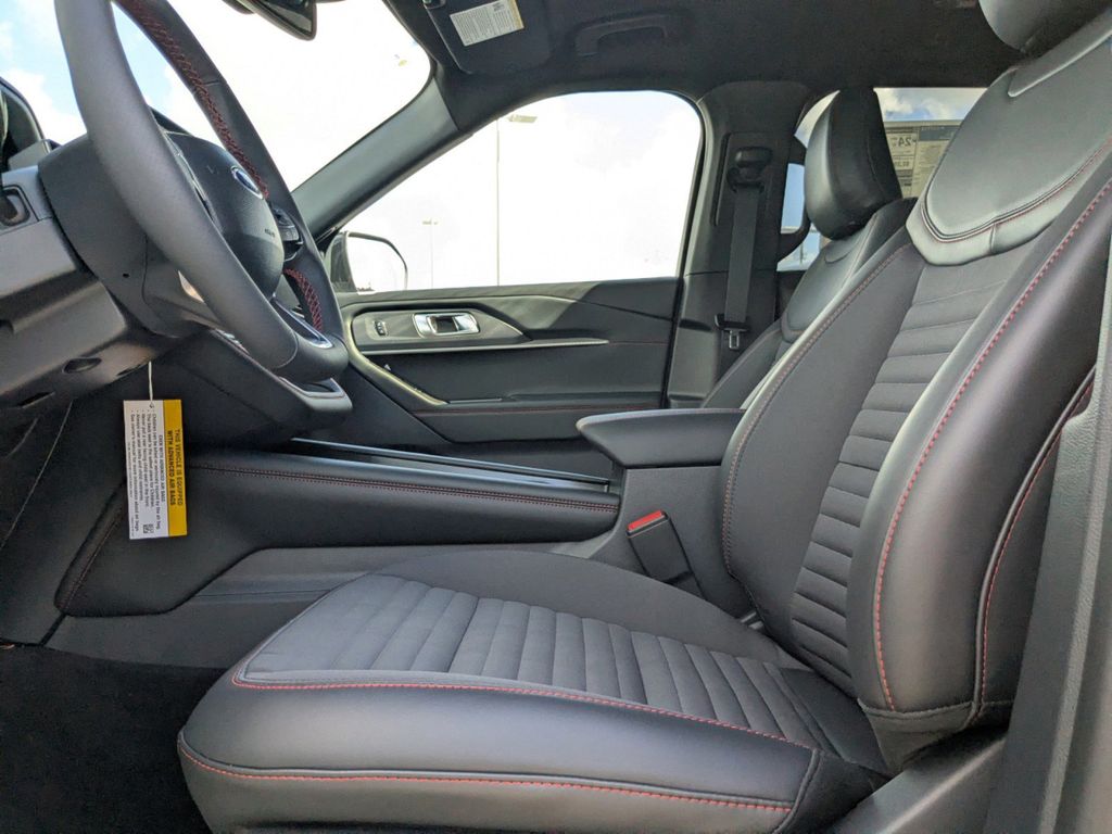 2025 Ford Explorer ST-Line photo 21