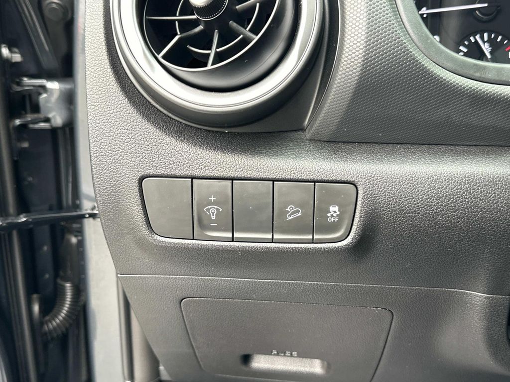 2023 Hyundai Kona SEL photo 43