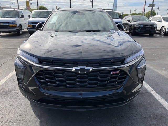 2025 Chevrolet Trax photo 2