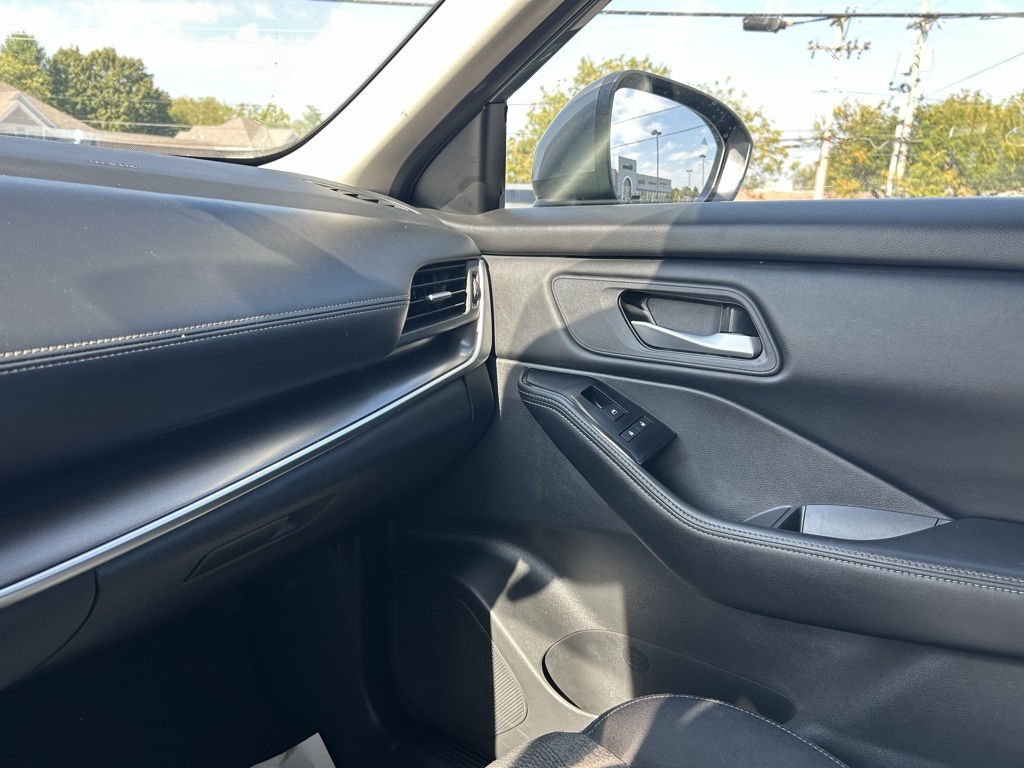 2024 Nissan Rogue SV photo 24