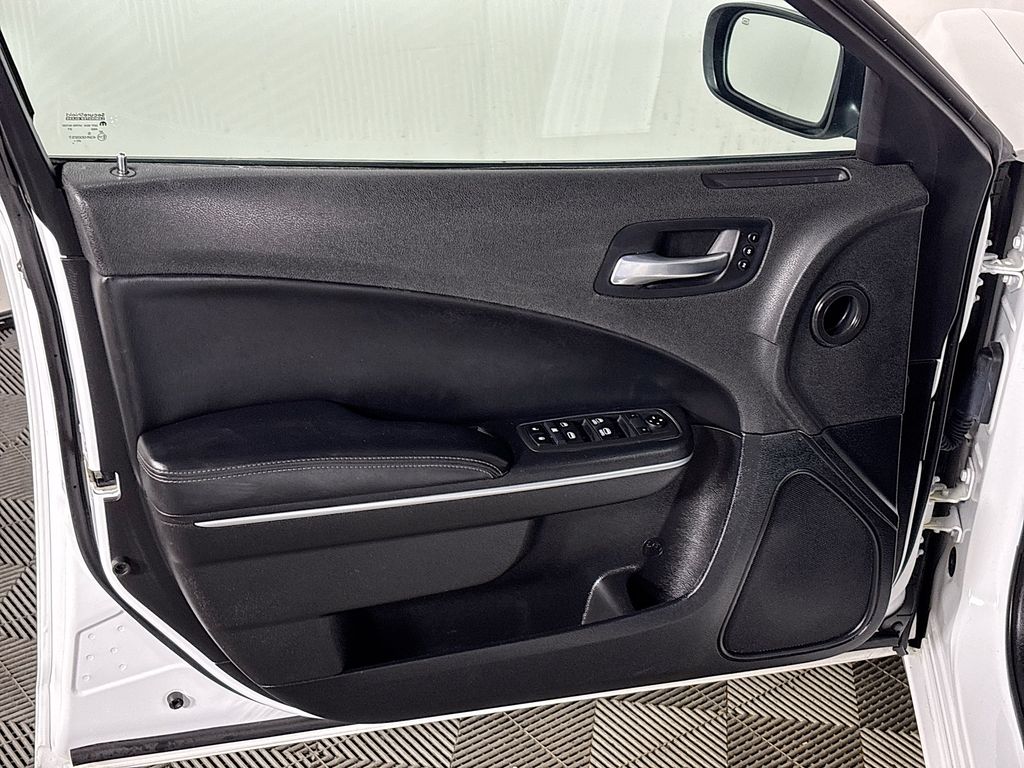 2021 Dodge Charger SXT photo 9