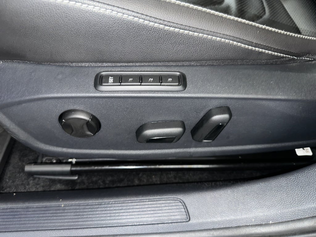 2023 Volkswagen Jetta SEL photo 3