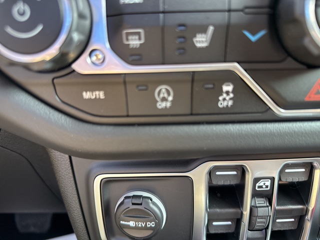 2025 Jeep Gladiator Willys photo 36