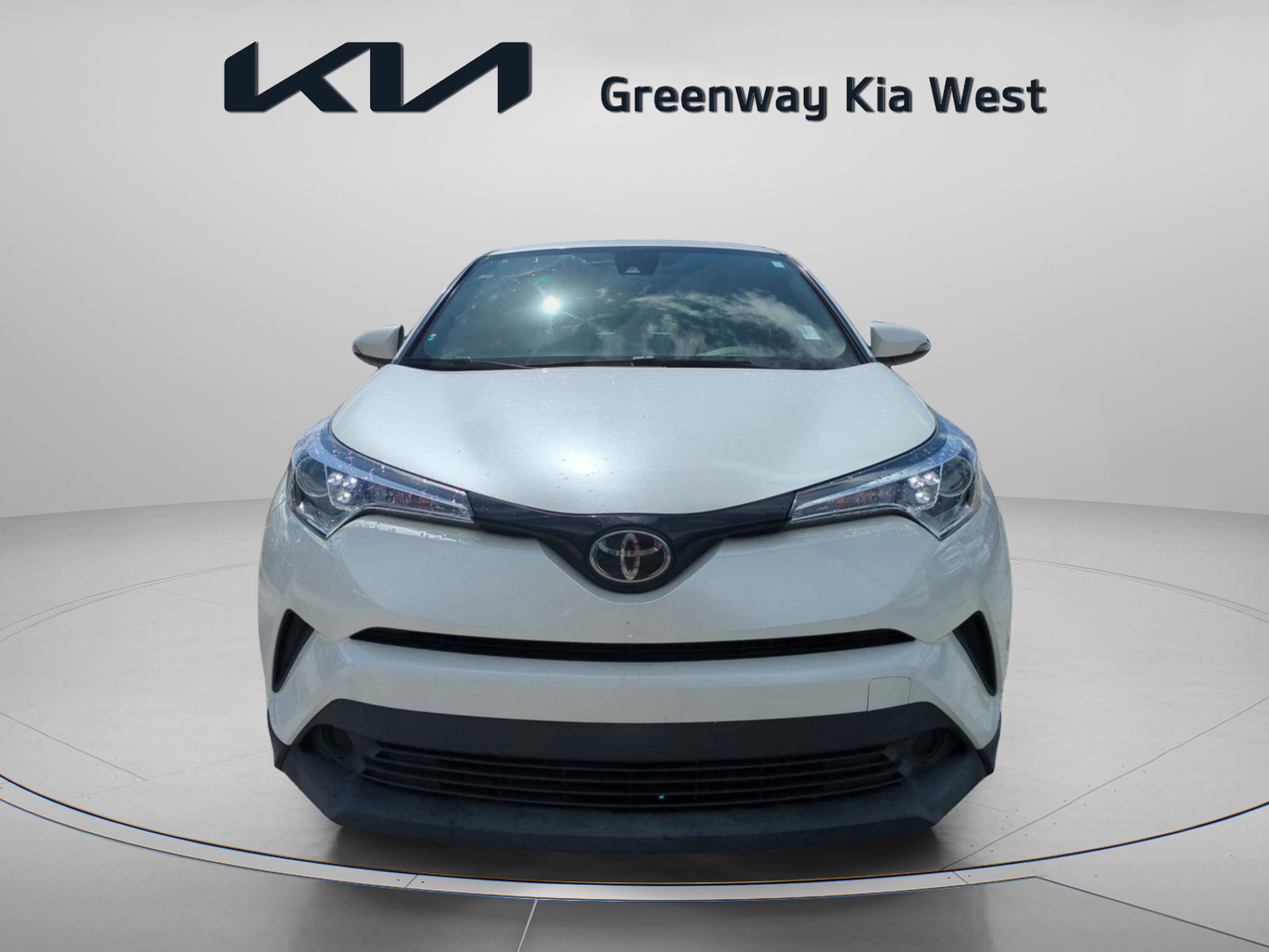 2019 Toyota C-HR XLE photo 2