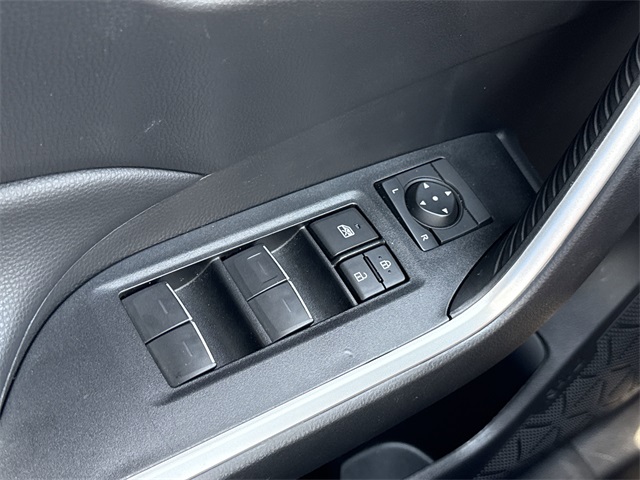 2024 Toyota RAV4 XLE photo 14