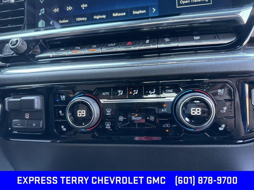 2024 Chevrolet Silverado 1500 High Country photo 17