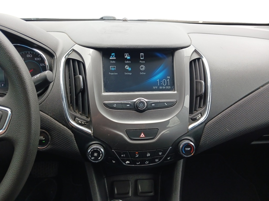 2018 Chevrolet Cruze LT photo 16