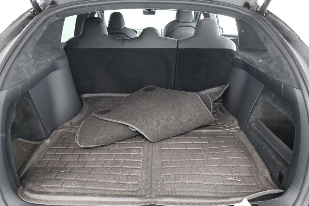 2022 Tesla Model X photo 18