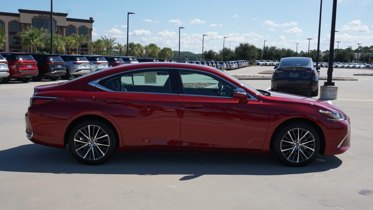 2024 Lexus ES 250 Premium photo 2