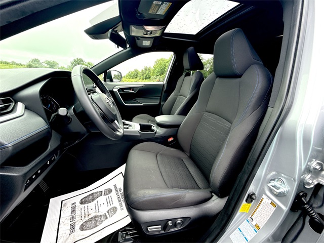 2022 Toyota RAV4 Hybrid SE photo 16