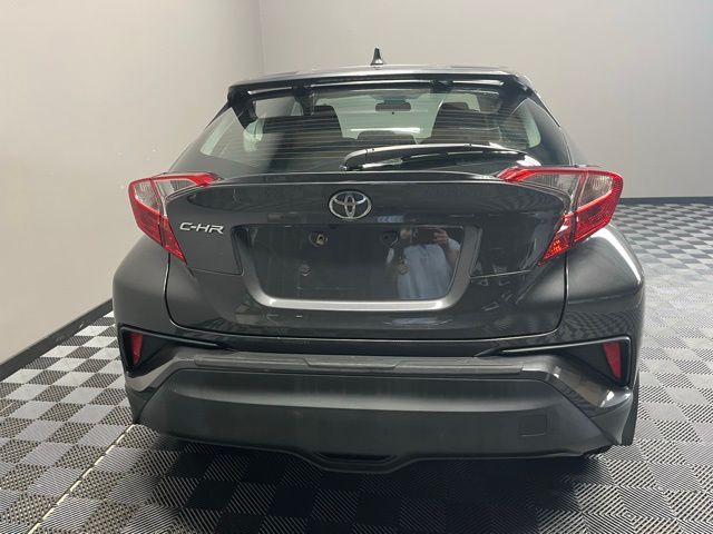 2021 Toyota C-HR LE photo 4