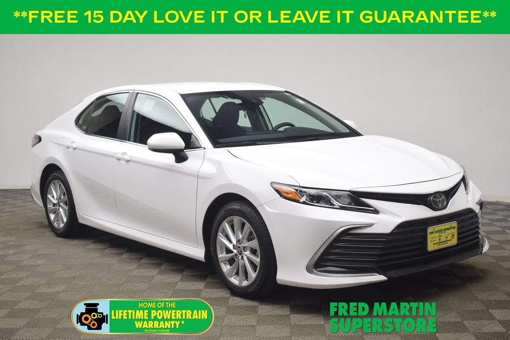 2023 Toyota Camry LE's photo