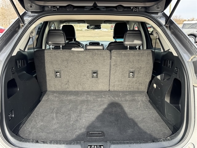 2022 Ford Edge SEL photo 2