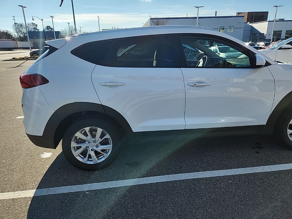 2021 Hyundai Tucson Value photo 3
