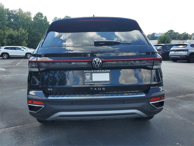 2025 Volkswagen Taos SE photo 4