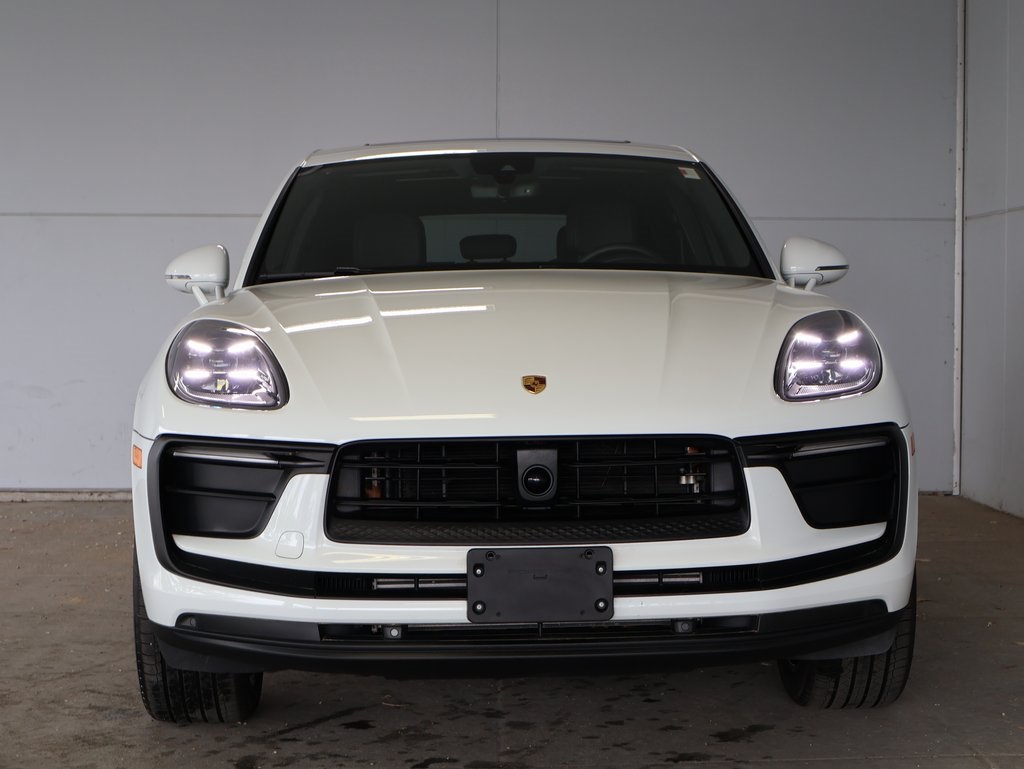 2025 Porsche Macan T photo 11