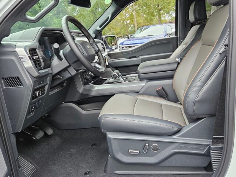 2025 Ford F-150 Lariat photo 4