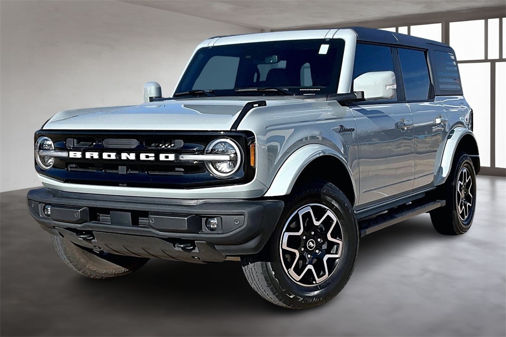 2022 Ford Bronco 4-Door Outer Banks's photo