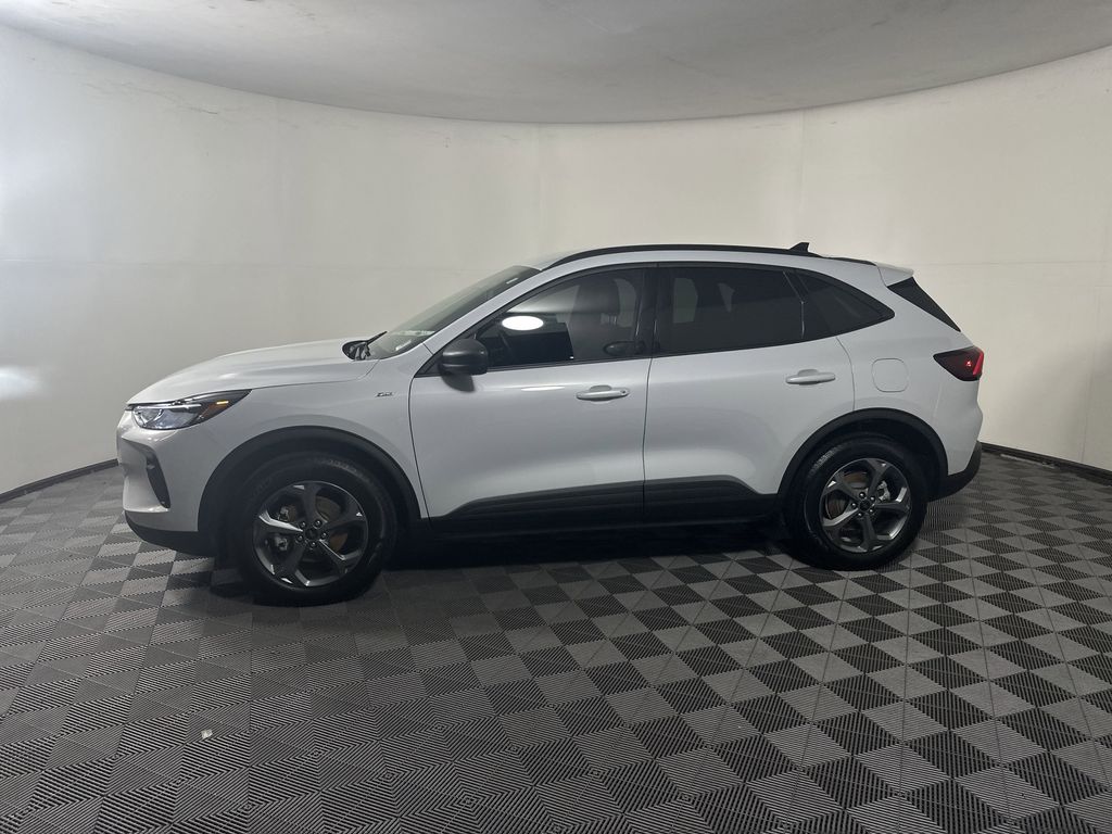 2025 Ford Escape ST-Line photo 4