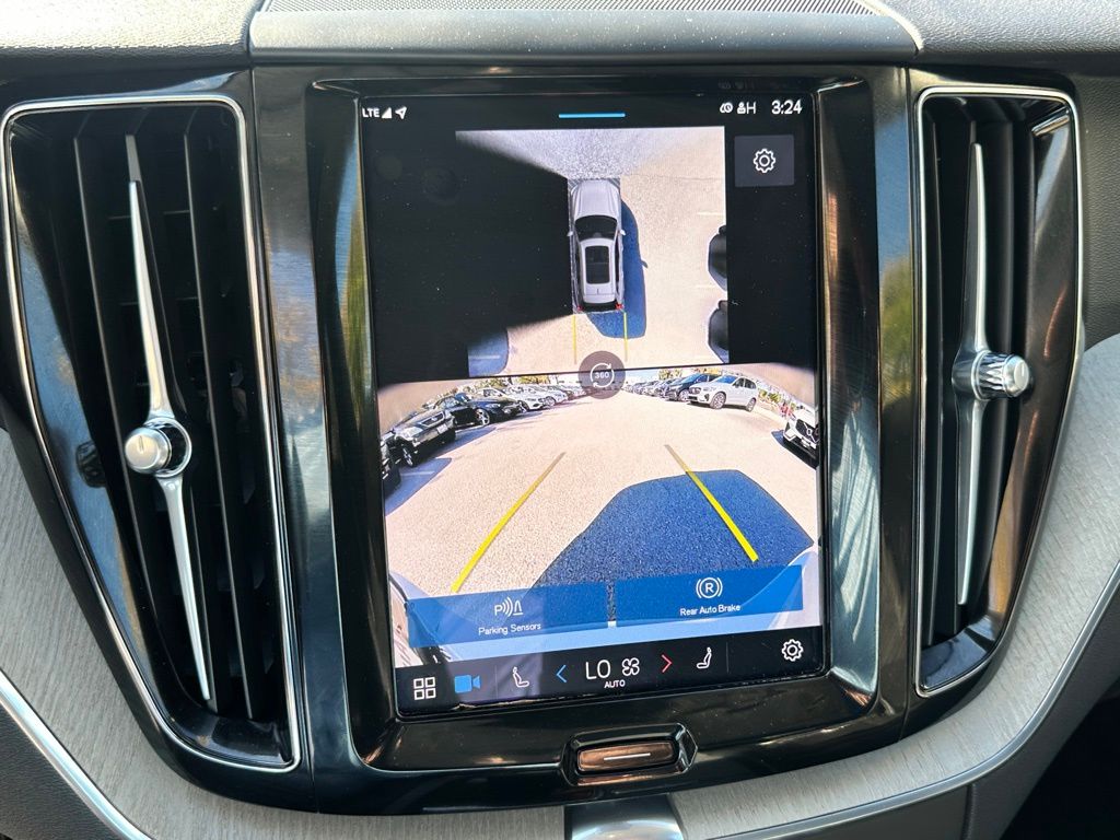 2025 Volvo XC60 B5 Plus photo 17