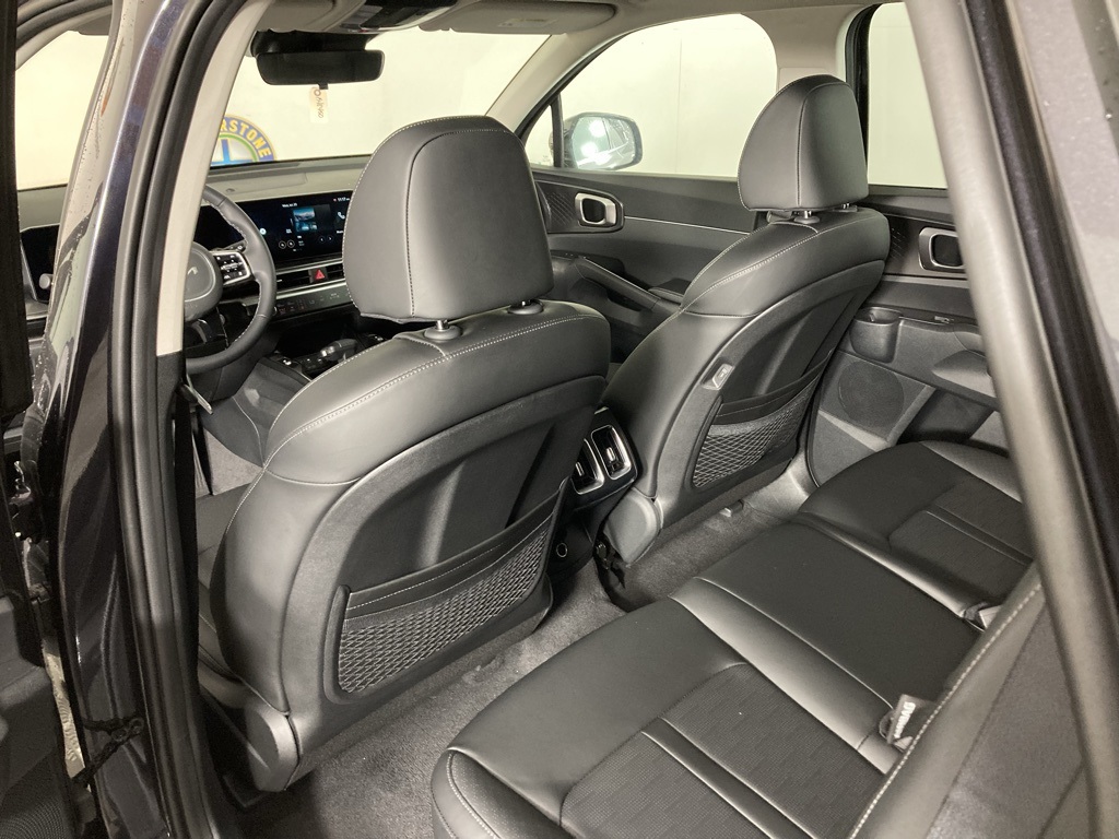 2025 Kia Sorento S photo 12