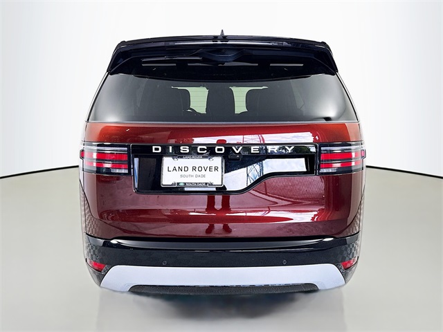 2026 Land Rover Discovery photo 3