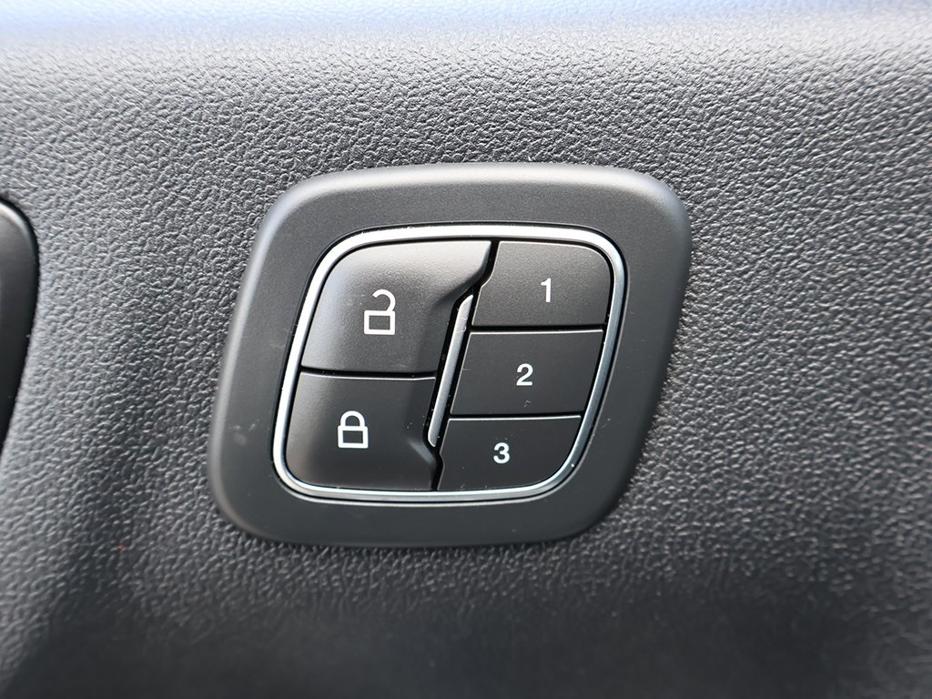 2022 Ford Escape SEL photo 42