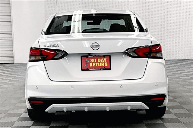 2025 Nissan Versa 1.6 SV photo 4