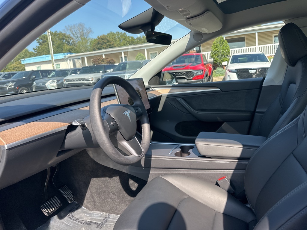 2024 Tesla Model Y Long Range photo 9