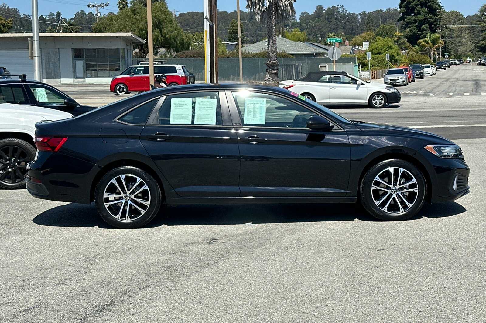 2024 Volkswagen Jetta 1.5T Sport photo 3