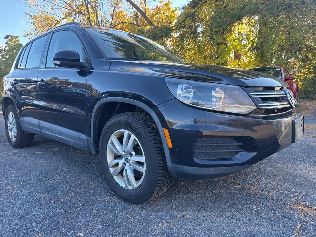 2017 Volkswagen Tiguan S photo 2