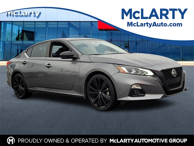 2022 Nissan Altima SR's photo