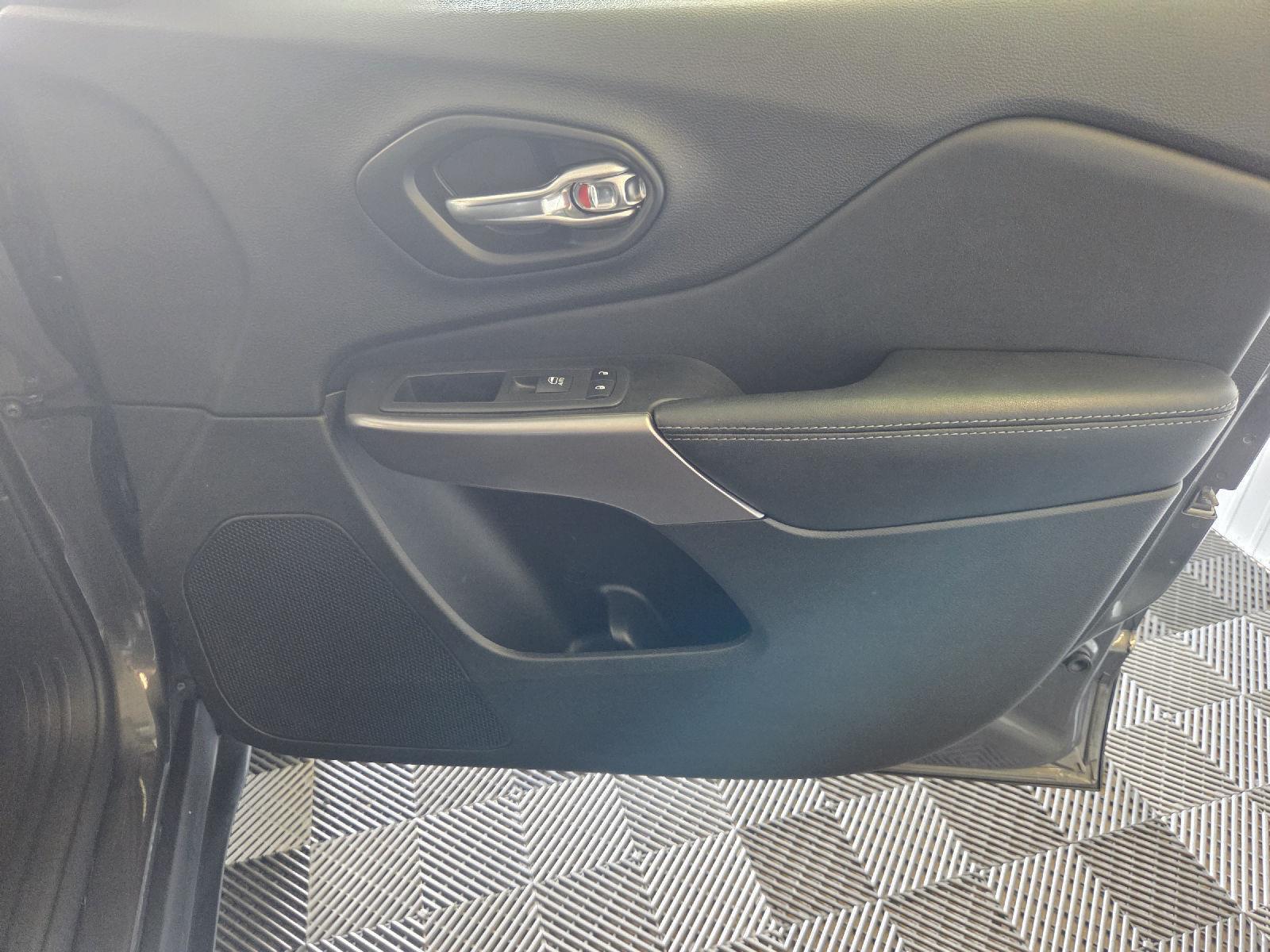2022 Jeep Cherokee Limited photo 36