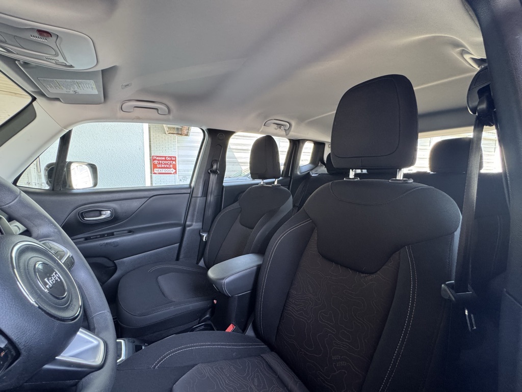 2023 Jeep Renegade Latitude Upland photo 10