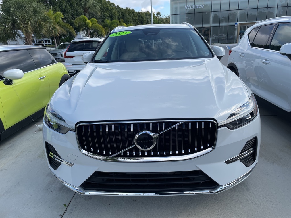 2023 Volvo XC60 B5 Plus photo 4