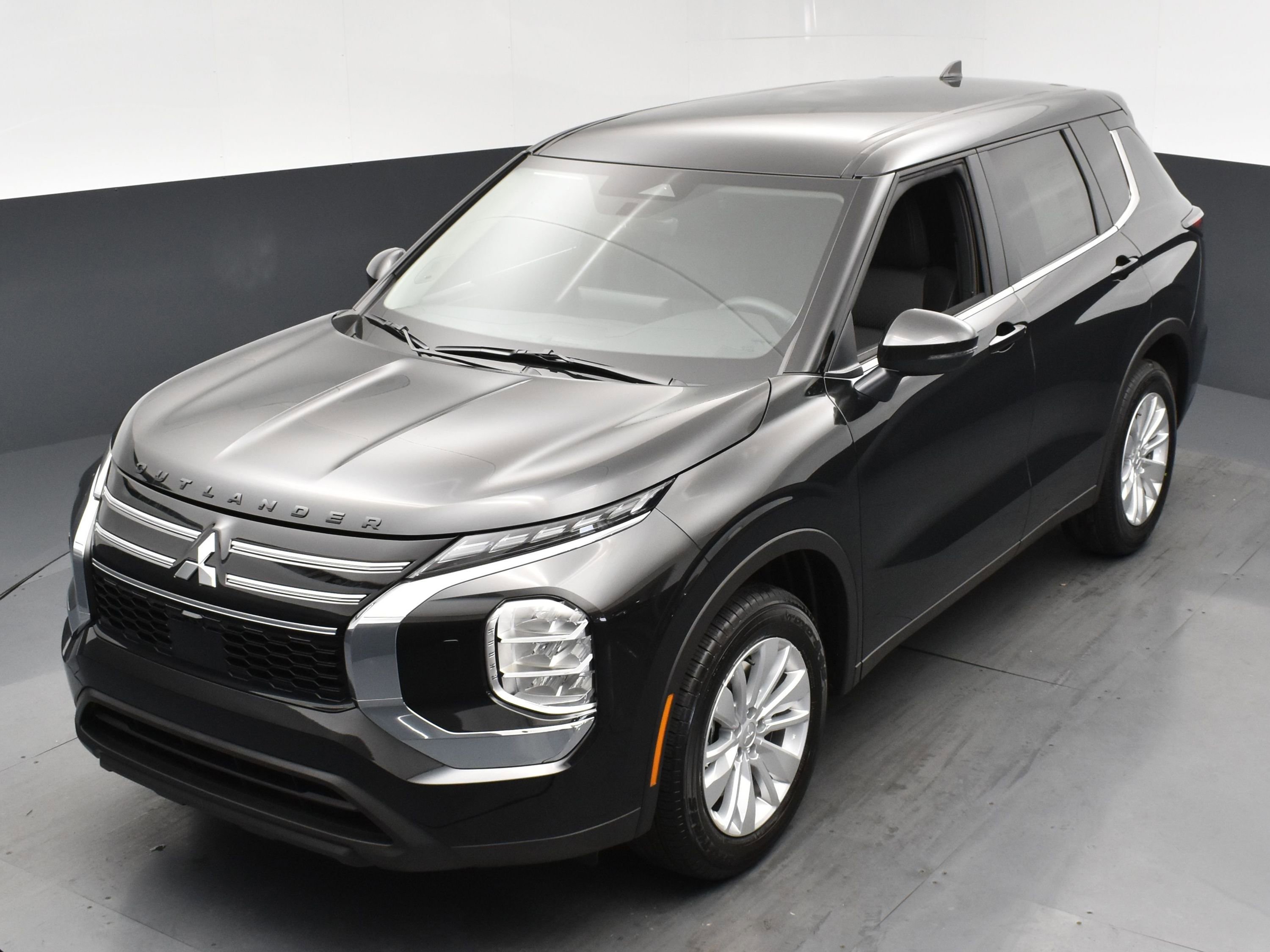 2025 Mitsubishi Outlander ES photo 21