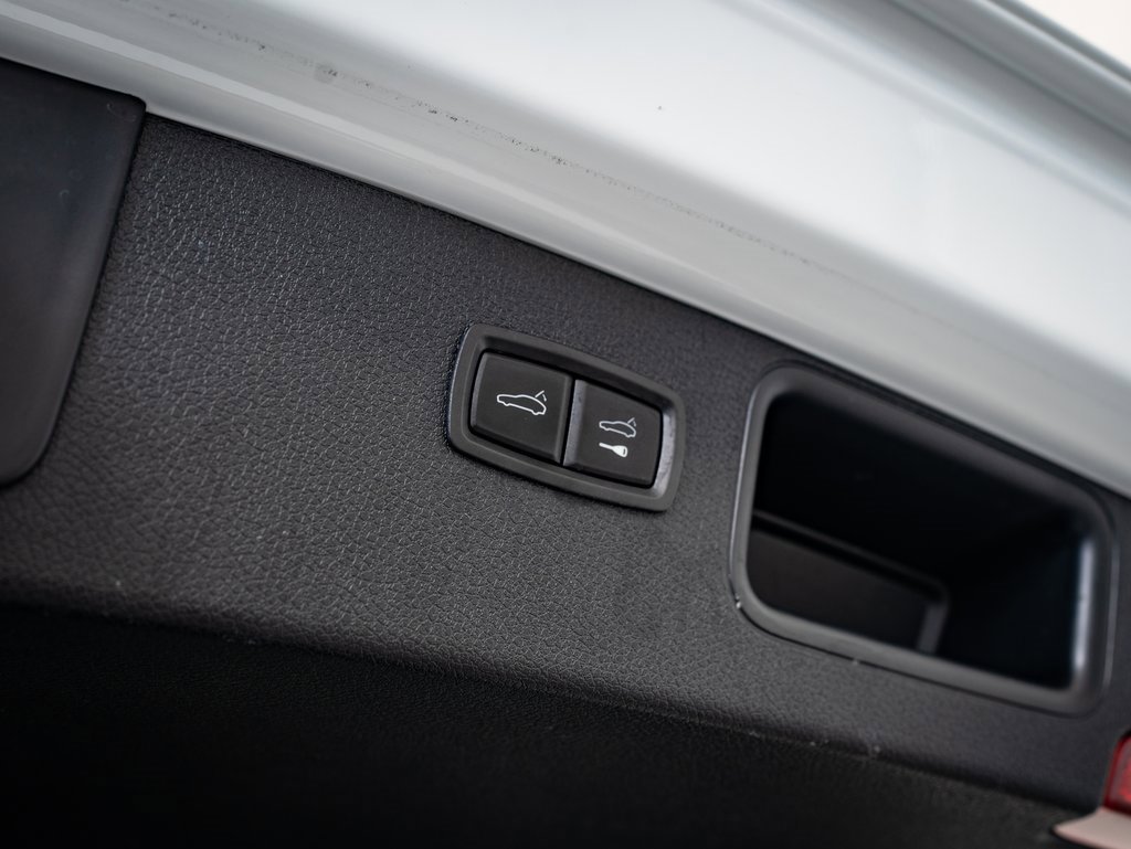 2024 Porsche Macan T photo 18