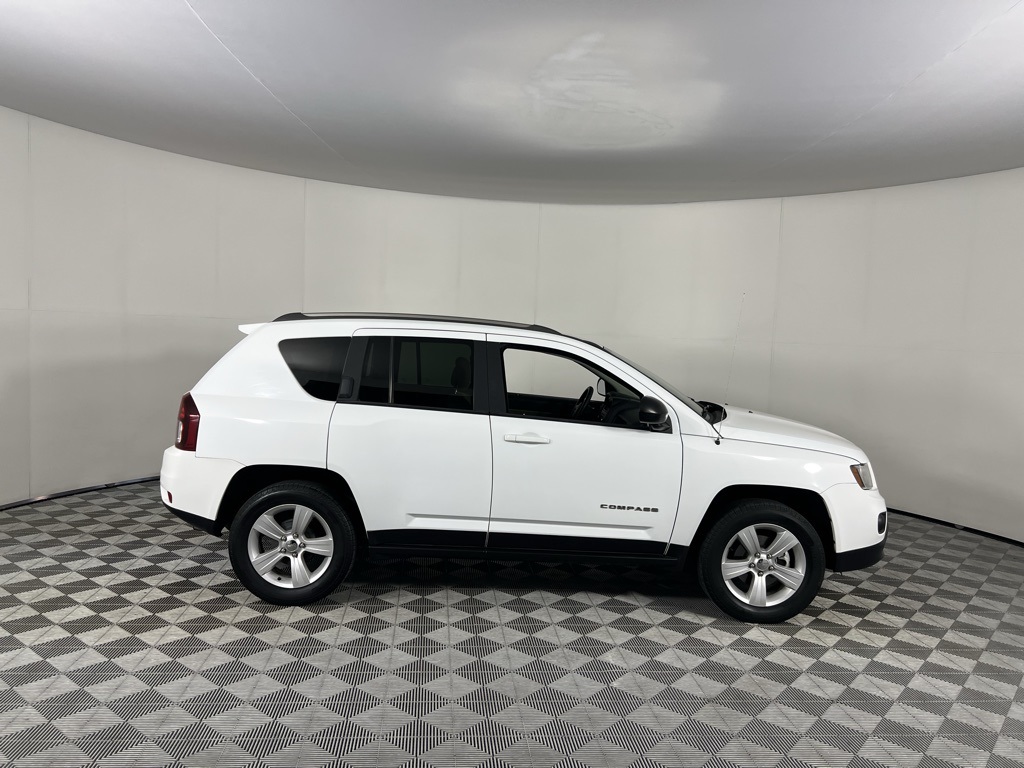 2014 Jeep Compass Sport photo 3