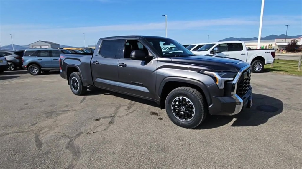 2023 Toyota Tundra SR5 photo 2