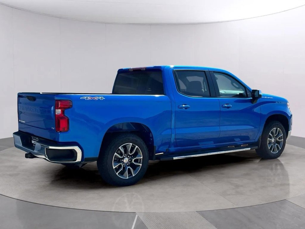 2025 Chevrolet Silverado 1500 LT photo 3