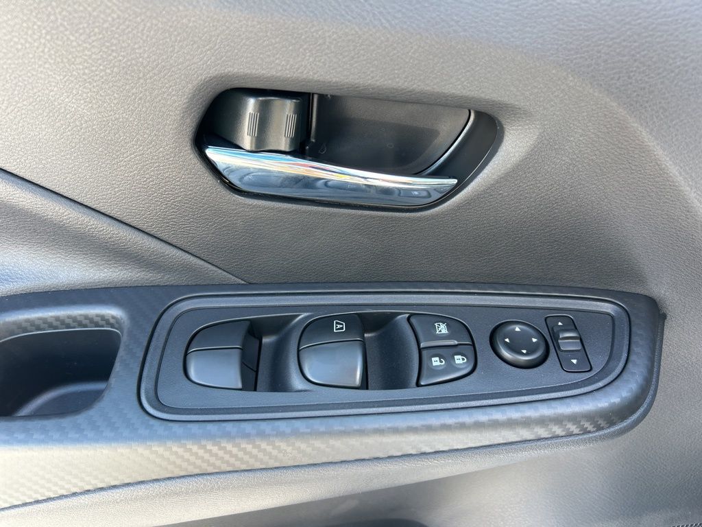 2025 Nissan Versa SV photo 11